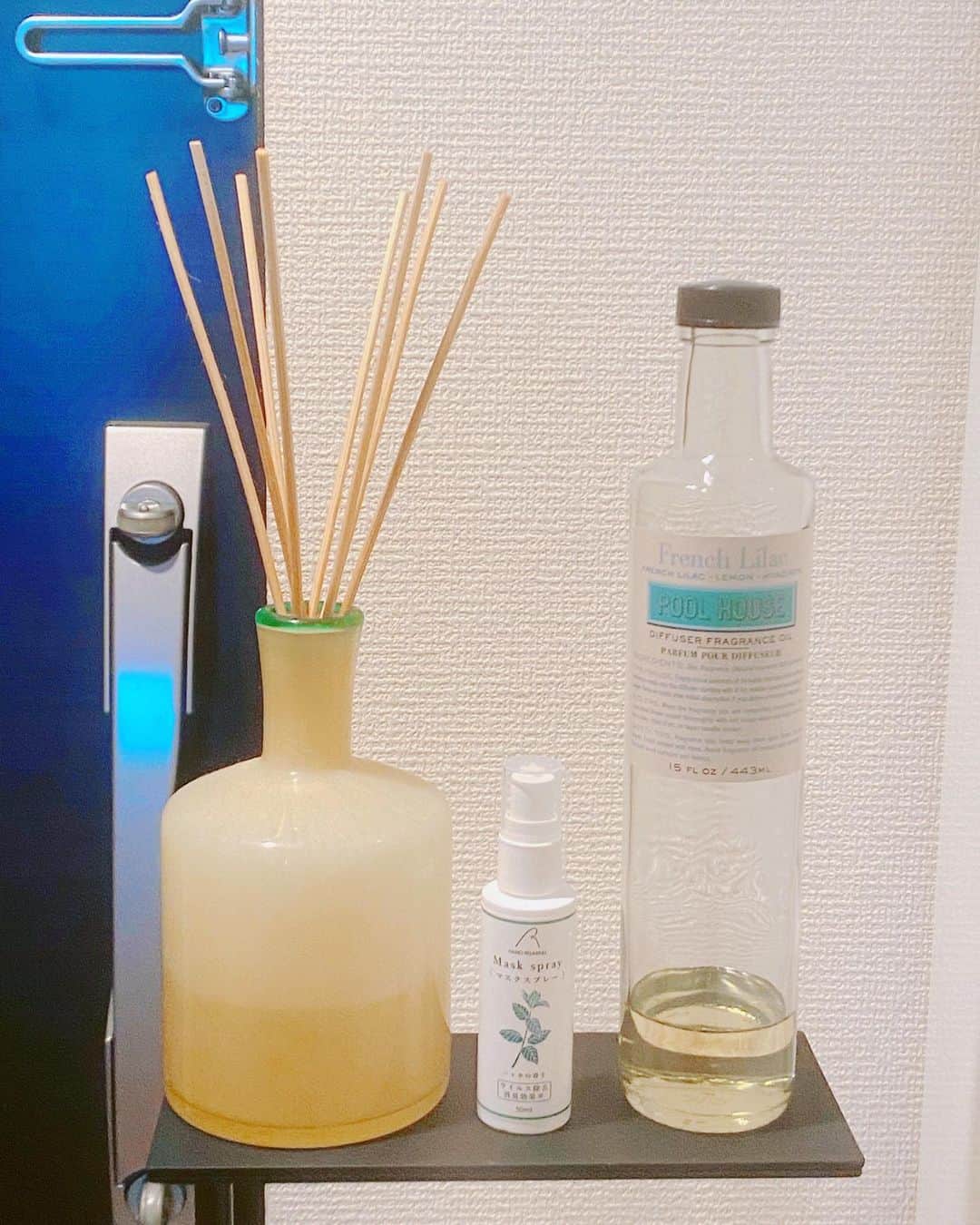 武田智恵のインスタグラム：「酔っ払って倒さないか心配🤕 お部屋の片付け中・・・ #ronherman #lafco #newyork  #poolhouse」