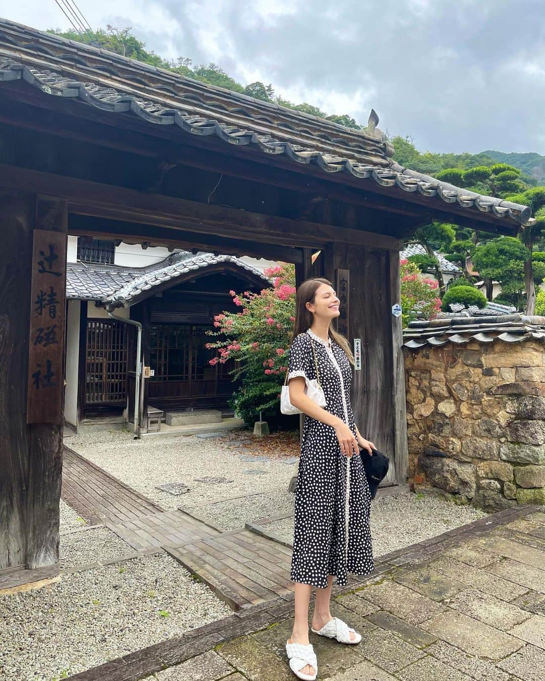 マギーさんのインスタグラム写真 - (マギーInstagram)「☔️🌺🌿🌼🤍」7月17日 12時46分 - maggymoon