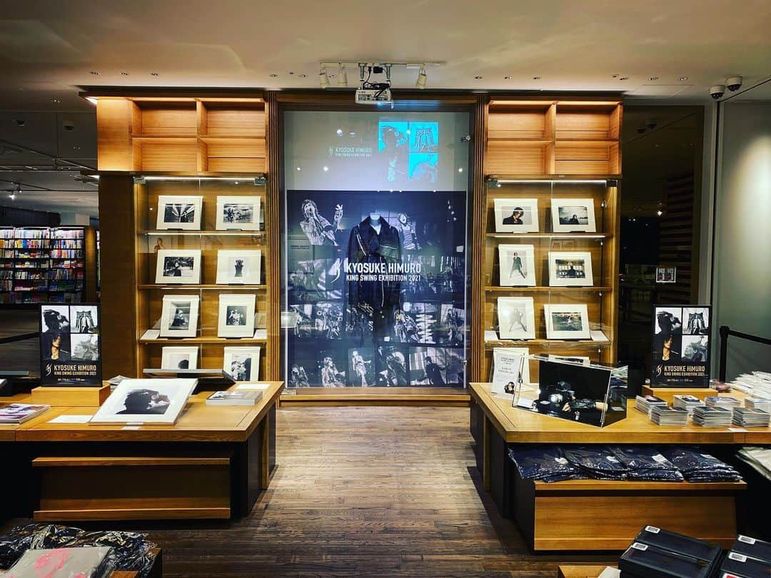 氷室京介のインスタグラム：「『KING SWING EXHIBITON 2021』⚜️奈良 蔦屋書店 期間：2021年7月16日(金)から7月25日(日)まで🌿」
