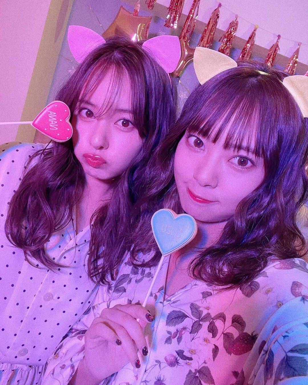 のインスタグラム：「MVのお気に入りはパジャマシーン🤭 実はこのシーン撮影前に私のお誕生日を本当に祝ってくれました☺️♡  @snidel_home_official のルームウェアに @ugg のもこもこさんだる☁️👡  #snidel #snidelhome #ugg  #ルームウェア #パジャマ #サンダル」