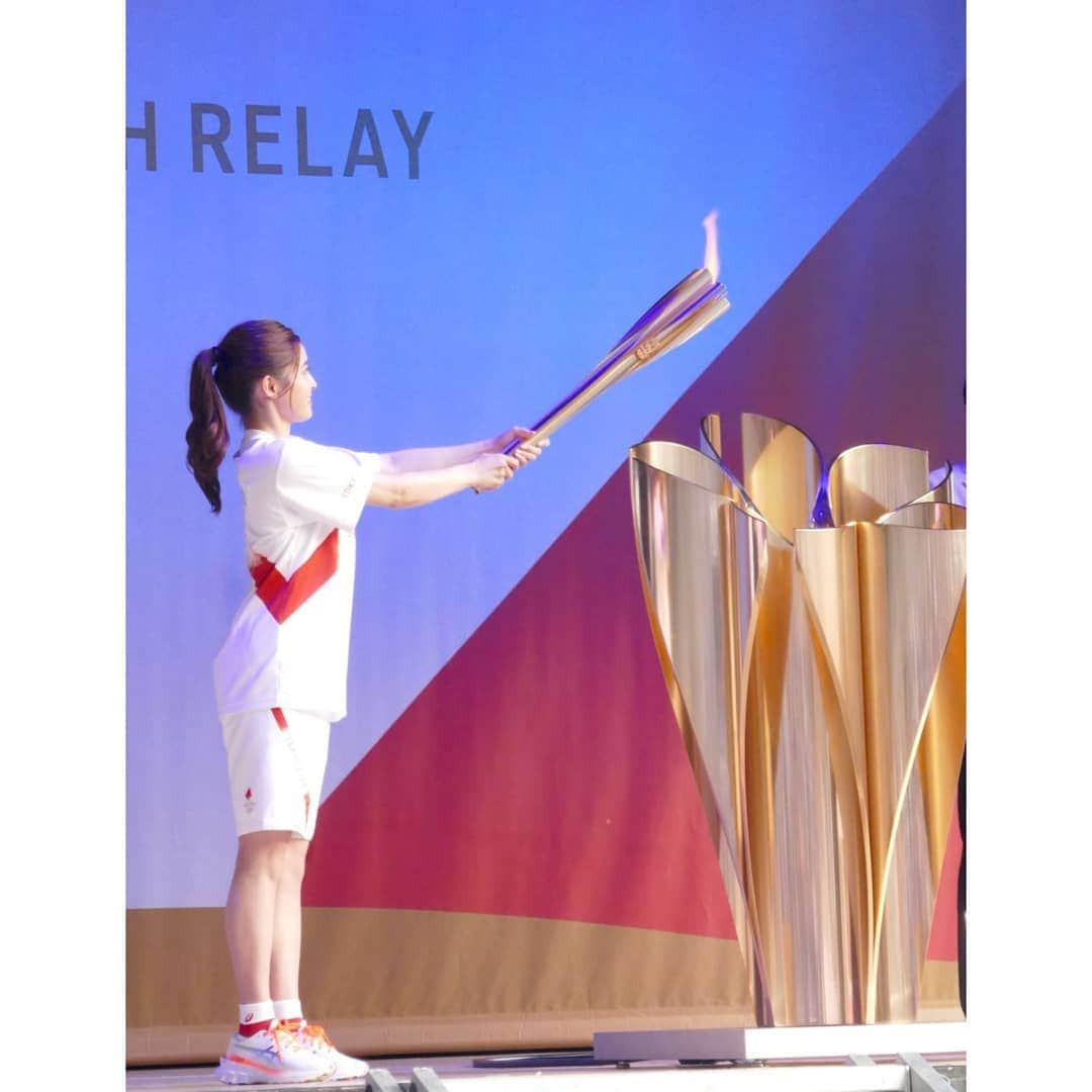 土屋太鳳さんのインスタグラム写真 - (土屋太鳳Instagram)「I believe the Olympic torch is also the flame to light the dreams of children.   However, due to the worldwide pandemics, I certainly understand there are diverse sentiments and realize that there are those who decided not to participate in relaying the Olympic spirit symbolized by the torch.   My desire to carry and relay the torch to show my support to athletes never wavered, but at the same time I also realize that different thoughts and options that were voiced and presented are equally important.   Honestly, I, too, worry how Tokyo Olympic and Paralympic Games 2020+ may be perceived in the global community.  オリンピックとパラリンピックにおける聖火は、 「子どもたちの夢を照らす炎」でもあると思います。 でも今はコロナ禍によって、 聖火を繋ぐことに対して 様々な思いを持つ人もいると思いますし、 その思いによって、 繋ぐことに参加しない判断を選んだ人もいたと思います。 . 私はアスリートの人たちを応援する気持ちから 繋ぐことを迷いませんでしたが、 様々な意志によって選択肢が増えたことは、 とても重要なことだと思います。 . また、世界の方々が 東京２０２０オリンピック・パラリンピックを どのように見守っていらっしゃるのか、 不安でもあります。 . #ココロカラダ前へ #UpliftingMinds」7月17日 14時33分 - taotsuchiya_official
