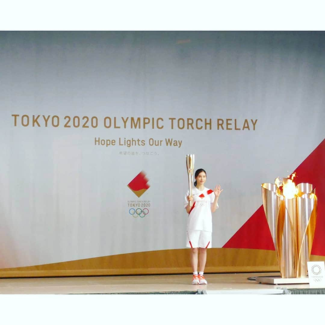 土屋太鳳さんのインスタグラム写真 - (土屋太鳳Instagram)「However, the time has arrived and the decision to carry out the Olympic and Paralympic Games without spectators has been made. My top and unchanged priority is to support and cheer the athletes from around the world who will be competing in such unprecedented environment.   Whatever the diverse opinion there may be, one thing is certain. Athletes purely want to perform their best. To this end, with my true respect and love for the sports and athletes gathering from around the world I wish to extend my sincere welcome and wish them the best of luck! . ですが、時間は走り出しました。 何に向かって走り出しているのか 分からない不安は、正直あると思います。 でも、走り出したのであれば、 少しでもひとりでも 笑顔に向けて走る時間であるよう、 祈りたいと思っています。 . ニュースによって ほとんどの試合が無観客という判断も伝えられました。 それに対する気持ちも 選手によって全く違うと思いますが、 行われることがスポーツであることを大切に、 その中で全力を尽くすアスリートを 私は全力で応援したいと思います。 . #ココロカラダ前へ #UpliftingMinds」7月17日 14時39分 - taotsuchiya_official