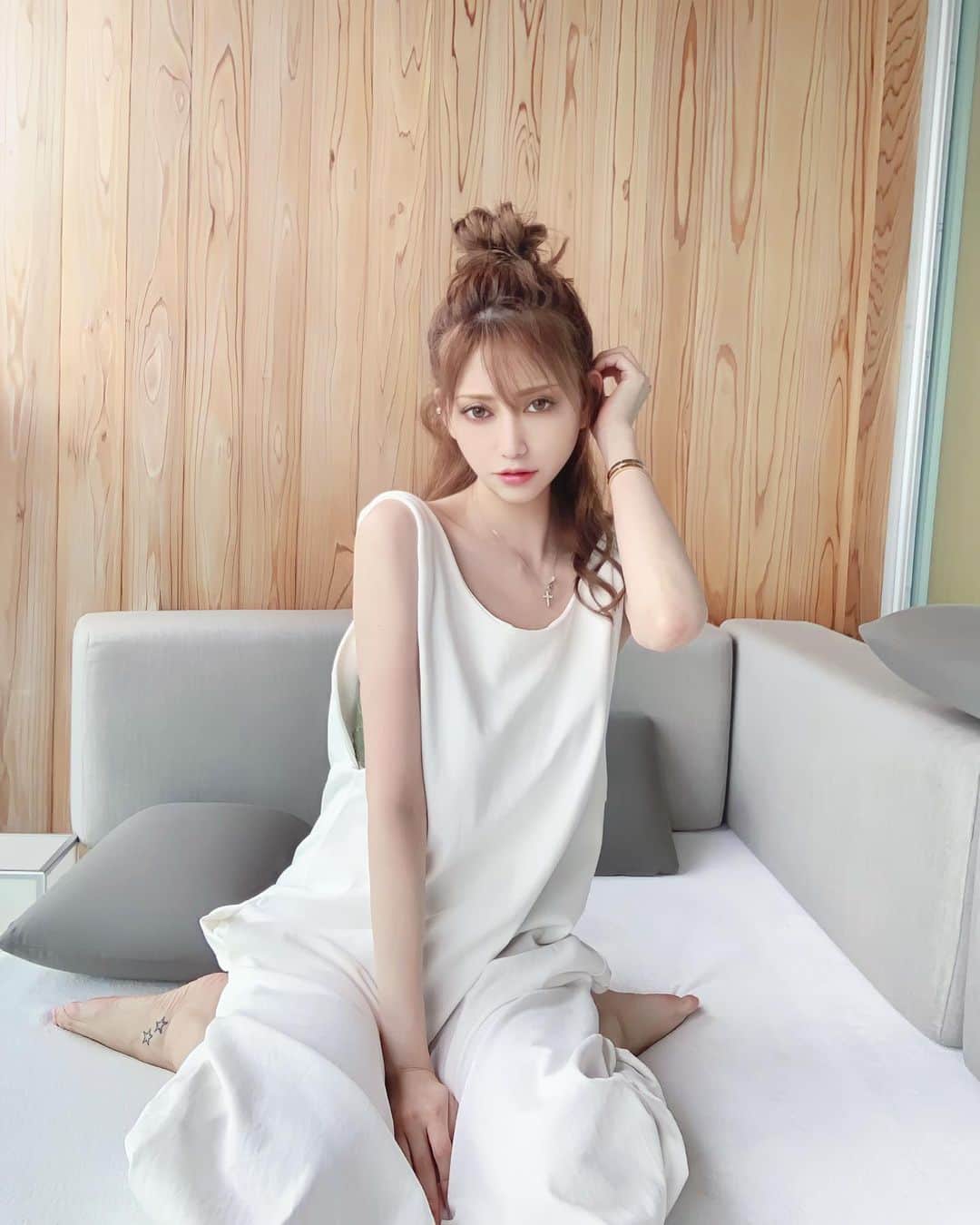加賀美早紀のインスタグラム：「船🚢 オーバーサイズのワンピが とっても着やすい💛 友達と色違いにしたよ💓 ⁡ #船 #ガンツウ #guntu @guntufloatinghotel」