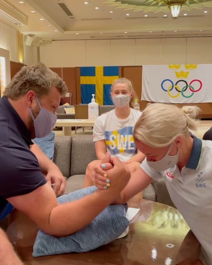 サラ・ショーストレムのインスタグラム：「@stahlhoff hade inte en chans! 😏🏆」