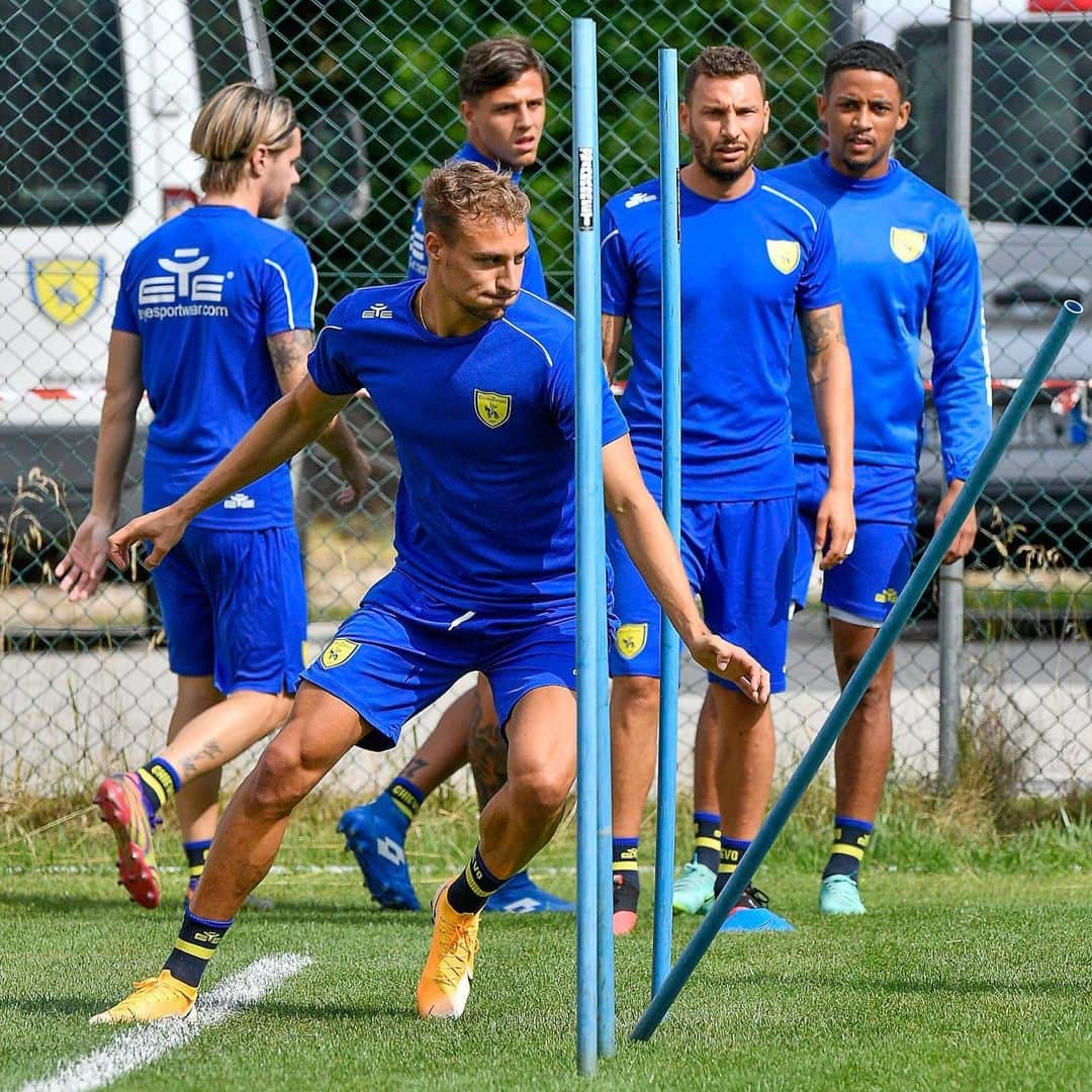 ACキエーヴォ・ヴェローナさんのインスタグラム写真 - (ACキエーヴォ・ヴェローナInstagram)「⛰⚽️#Pieve2021: week 1 ✅ #ChievoVerona #Chievo #football #training #summer #team #calcio #ritiro #estivo」7月17日 17時41分 - acchievoverona