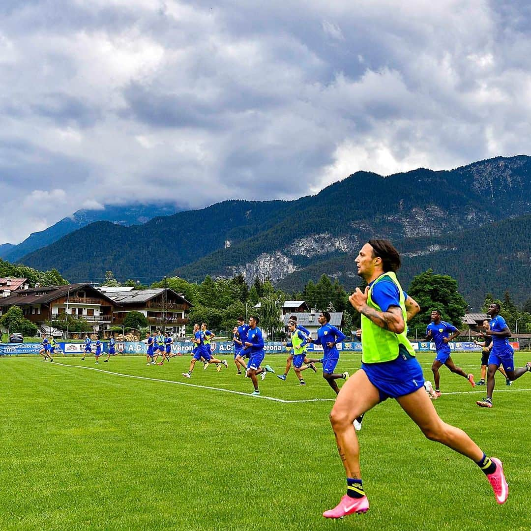 ACキエーヴォ・ヴェローナさんのインスタグラム写真 - (ACキエーヴォ・ヴェローナInstagram)「⛰⚽️#Pieve2021: week 1 ✅ #ChievoVerona #Chievo #football #training #summer #team #calcio #ritiro #estivo」7月17日 17時41分 - acchievoverona