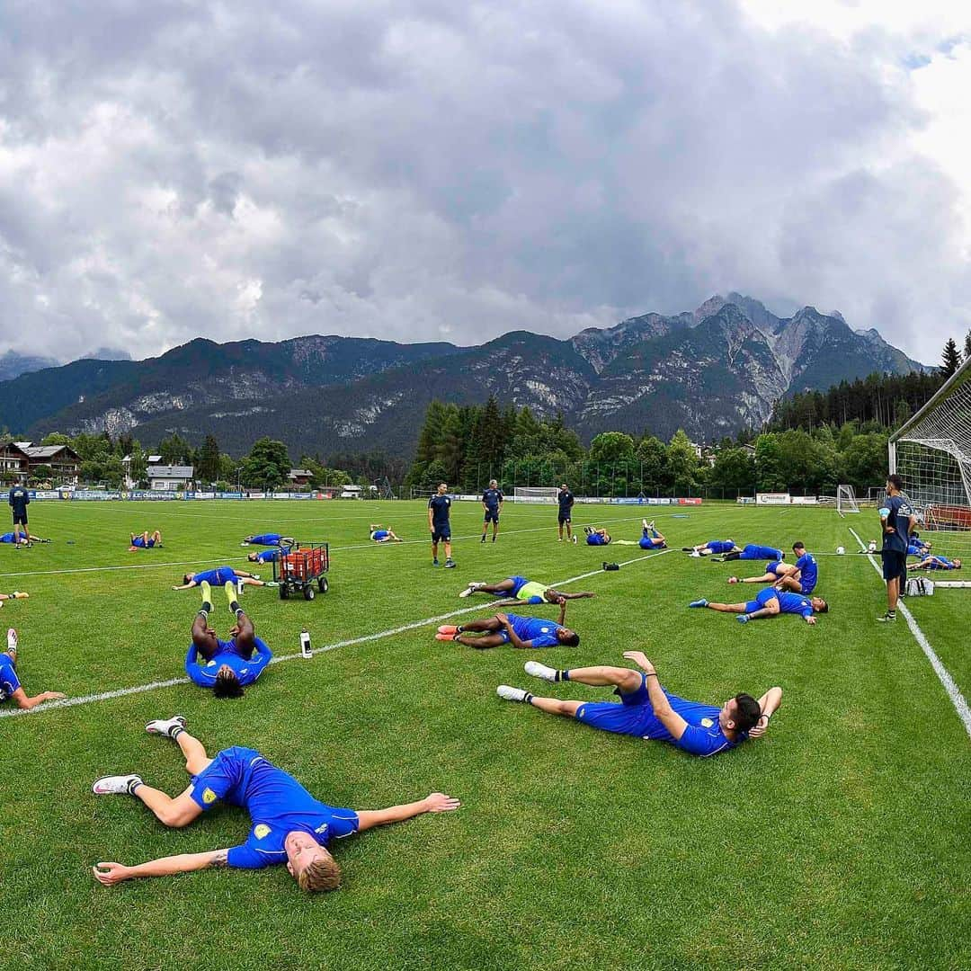 ACキエーヴォ・ヴェローナさんのインスタグラム写真 - (ACキエーヴォ・ヴェローナInstagram)「⛰⚽️#Pieve2021: week 1 ✅ #ChievoVerona #Chievo #football #training #summer #team #calcio #ritiro #estivo」7月17日 17時41分 - acchievoverona