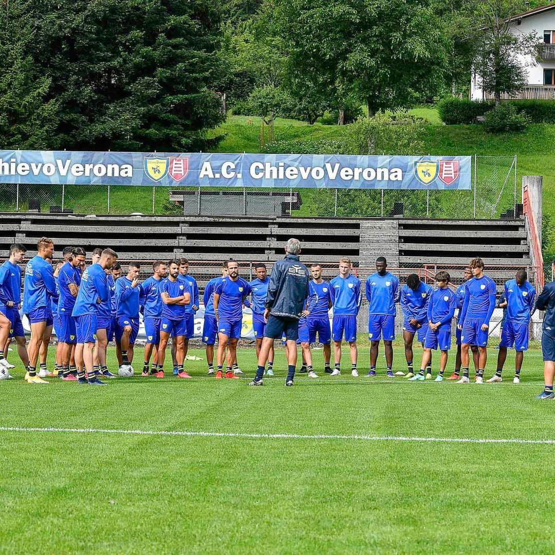 ACキエーヴォ・ヴェローナのインスタグラム：「⛰⚽️#Pieve2021: week 1 ✅ #ChievoVerona #Chievo #football #training #summer #team #calcio #ritiro #estivo」