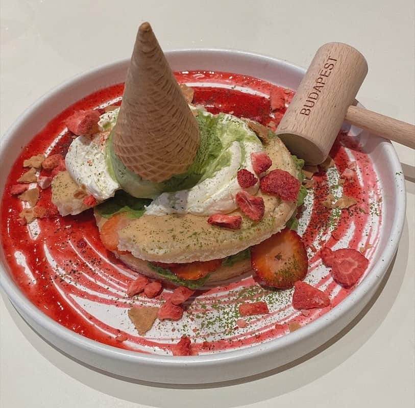 KIYOMI GRACEのインスタグラム：「escape from the forest  📍the budapest cafe,  melbourne」