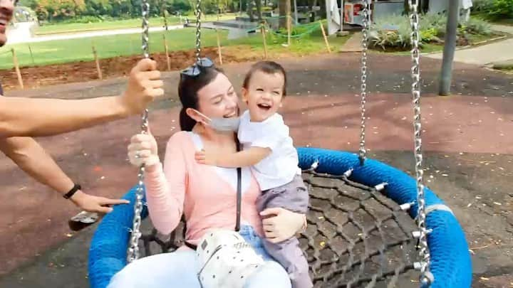 Kimberly Ryderのインスタグラム：「NEW VLOG UP! Link in biooo!  Kalau udah ga PPKM harus kesini sama anak-anak kaliaaan!  Dari pada bosen dirumah terus, yuk jalan-jalan virtual sama Rayden & Aisyah! Kita juga ngomongin tentang gaya Parenting kitaa!  Next kita kemana lagi ya? Any suggestions?」