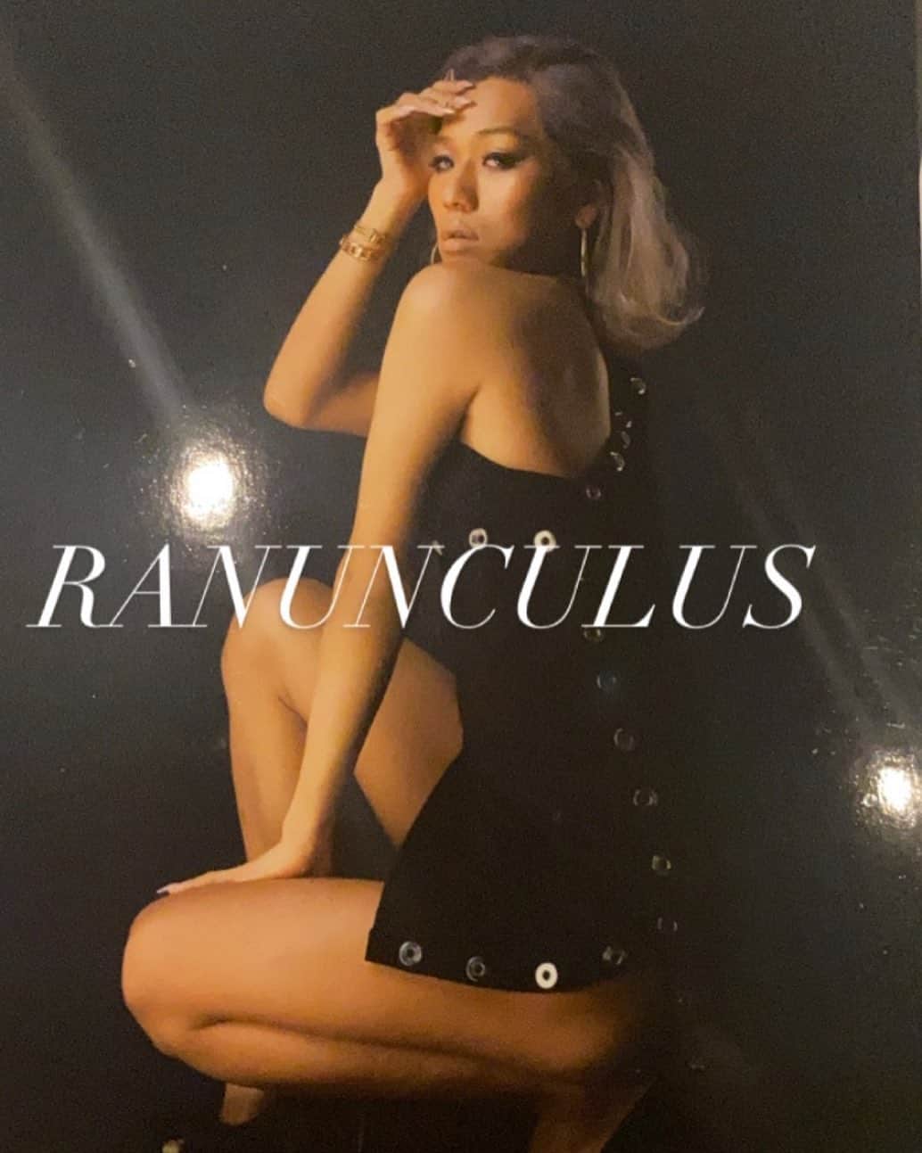 あのうめたんさんのインスタグラム写真 - (あのうめたんInstagram)「【ご報告】  いつもInstagramを見てくださってる皆さんへ フォローしていただきありがとうございます!!  まだfollowしていないって方はぜひ 気軽にフォローして貰えたらと思います!!   "あのうめたん" 愛知県出身 1996/05/23誕生 現在25歳 188cmの高身長とﾕﾆｾｯｸｽな性をもち さつき調理福祉学院、中部美容専門学校を卒業し 調理師免許、美容師免許を取得 卒業後ニューハーフショーパブ "ガラシャ"に入店 その後センターライズ芸能事務所に所属 高身長モデルとしてヘアショー、ファッションモデルとして活動をし、メイクアップアーティストとしてメナードとのメイクショーをし CYBERJAPANdancerのmake、数々のmakeをし つけまつげブランドforyoueyelashを発売プロデュースをしている 持ち前のキャラクターを武器に イベントmcやタレント活動で東京電波女子にレギュラー出演をし幅広い活動をしています    皆さんに今回お伝えしたいのは コロナ渦の厳しい状況が未だ続く中ではございますが、この度9月3日來未の日に、  RANUNCULUS(ラナンキュラス) 飲食店をOPENすることに決まりました。 ps住所は名古屋市中区錦三丁目１５－４　ライオンビル錦館4階406  私は美容salon、トータルビューティを 開くのが夢ですが 私の中でサロンを開きたい夢を考えてく中で 美容院でカラーしたり、エクステつけたり ネイルしたりマツエクしたりエステしたりって 色んなことをしたいってのを叶えるサロンにするには、自分のしたいことできるサロン 人が求めることを全てやれるサロンには 今あたしがすべきこととはと考えた結果  まず飲食店を開こうと決めました  うめたんとお話したい うめたんと喋りたい うめたんのご飯食べたい 私は調理も大好きですし、求められることをしてあげたい気持ちが強くて 一昨年調理施設の管理職を 1年半やりました！短いスパンではありましたが 15店舗の施設のシフトや管理をし 自分がひとをどう使うのか どう指示をしてこうなるのかと経験を得て 調理を改めて仕事としてやった時 このふたつの資格を生かした仕事をしていたいと思いました  ラナンキュラスでは 輝きを放つ、魅力的などの花言葉があり 私は今まで あのうめたんとして 自分で輝きを放ち自分というキャラクターをプロデュースしてきました その中でこれだけの指示を今もかつしてもらい これからも応援してもらうためには 魅力をしっかり持ち続けれる自分でいなきゃと思ってます。 しかしそれは今までであって これからは ラナンキュラスにて 私の魅力に目を奪われるだけではなく 皆さんの魅力もこのラナンで沢山出会っていきたい。  まだまだ遠い道のりかもしれないですが 私はぶれず夢へと1歩ずつ進んでいきたいと思っています  振り返るとたくさん色んなことがありましたが これから先も進み続け振り返った時 魅力たっぷりな思い出になってると思います！  やってきたことを後悔してはいません！  これから先もあたしは あのうめたんとして 輝き続けてたいとおもいますので  皆さんの目をこれからも奪える自分で居続けたいと思います  長くなりましたが  本当にこのオープンにあたり 応援して下さる皆さんがいてくれて 友達や家族のおかげです  こんな私ですがこれからもよろしくお願いします  皆さん読んでいただきありがとうございました  詳細つきましてはまた後日あげます！  1人でも多くの方に愛されるラナンキュラスになりますよーに♡  あのうめたんでした」7月17日 20時09分 - anoumetan