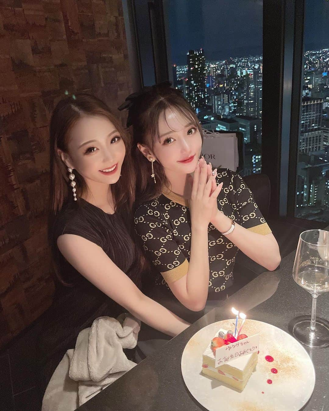 yuukachiさんのインスタグラム写真 - (yuukachiInstagram)「Birthday Dinner🍽🥂✨  大好きなコンラッドの鉄板焼き♡ 美味しかったぁぁぁぁ☺️  고마워요...❤︎  Diorのプレゼントもくれたよ！嬉しい🍦 久しぶりに着たGUCCIのトップスも、かわゆい♡  誕生日期間って美味しいもの沢山 食べれるから嬉しいなぁ☺️幸せ  #Birthday#birthdaydinner #コンラッド大阪#생일축하해」7月17日 20時11分 - yuuka_stagram