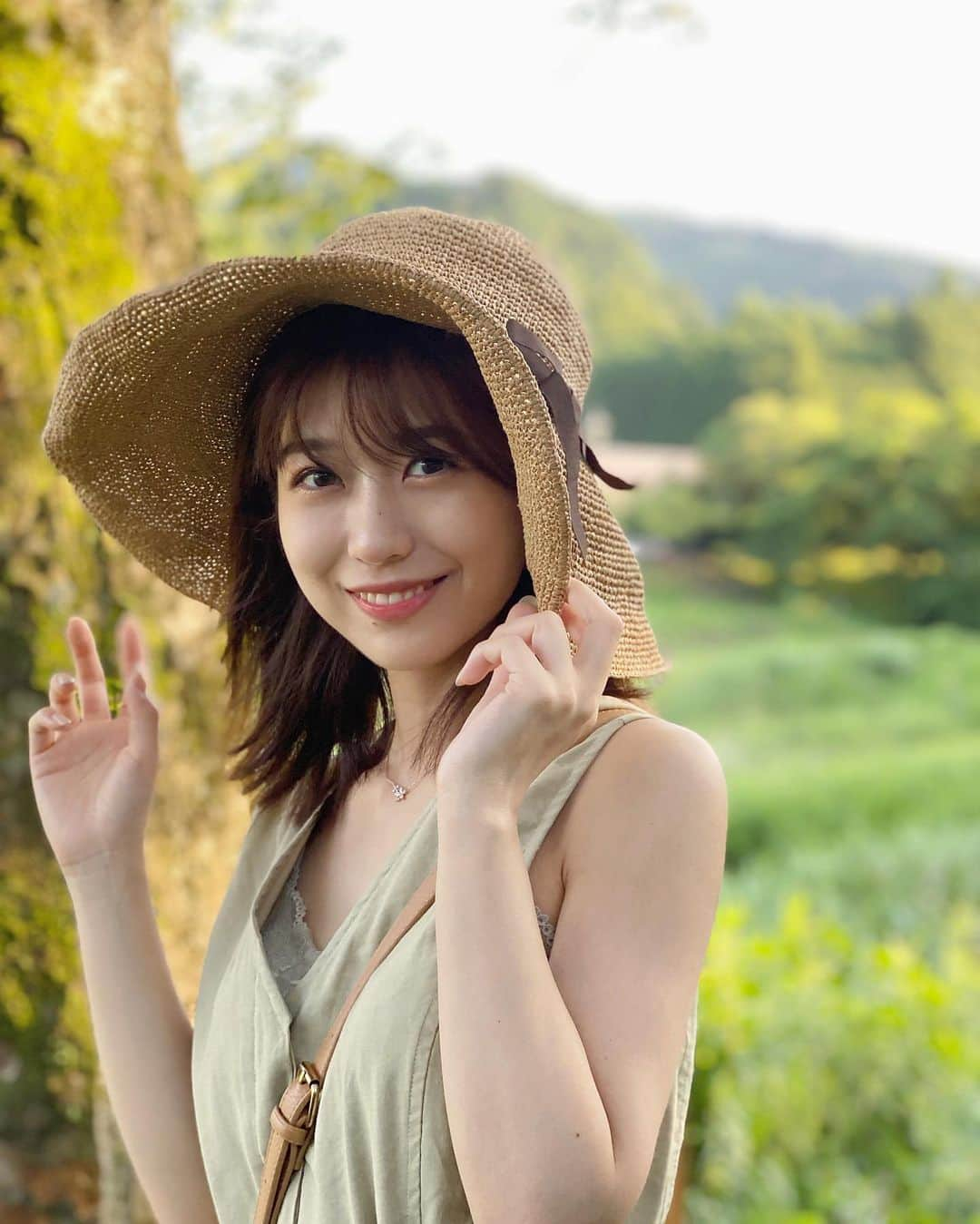 篠崎彩奈さんのインスタグラム写真 - (篠崎彩奈Instagram)「. 梅雨が明けて夏本番ですね☀️ 夏らしい写真撮れたので お裾分け☺︎  カメラマンパパ👨🏼👏  👒 @milaowen_official   #夏コーデ #麦わら帽子 #ポートレート」7月17日 20時12分 - ayana.s_official