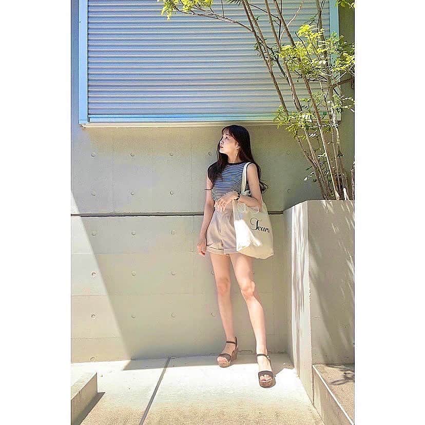 吉澤遥奈さんのインスタグラム写真 - (吉澤遥奈Instagram)「梅雨明けしましたね🌤 暑い日が続きますが体調に気をつけて下さい。  #pants#glam#model##fashion#straight#黒髪ロング#japanesgirl#モデル#ショートパンツ」7月17日 20時28分 - _haru.0320