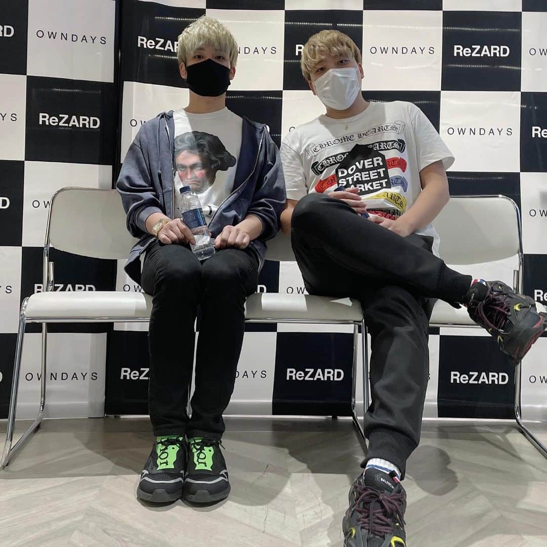 捧さんのインスタグラム：「ギネスチャレンジ無事達成できました！ 応援してくれた方、声掛けてくれた方ありがとうございました！  #OWNDAYSギネス世界記録プロジェクト #思い出の写真 #育ちがわかる」