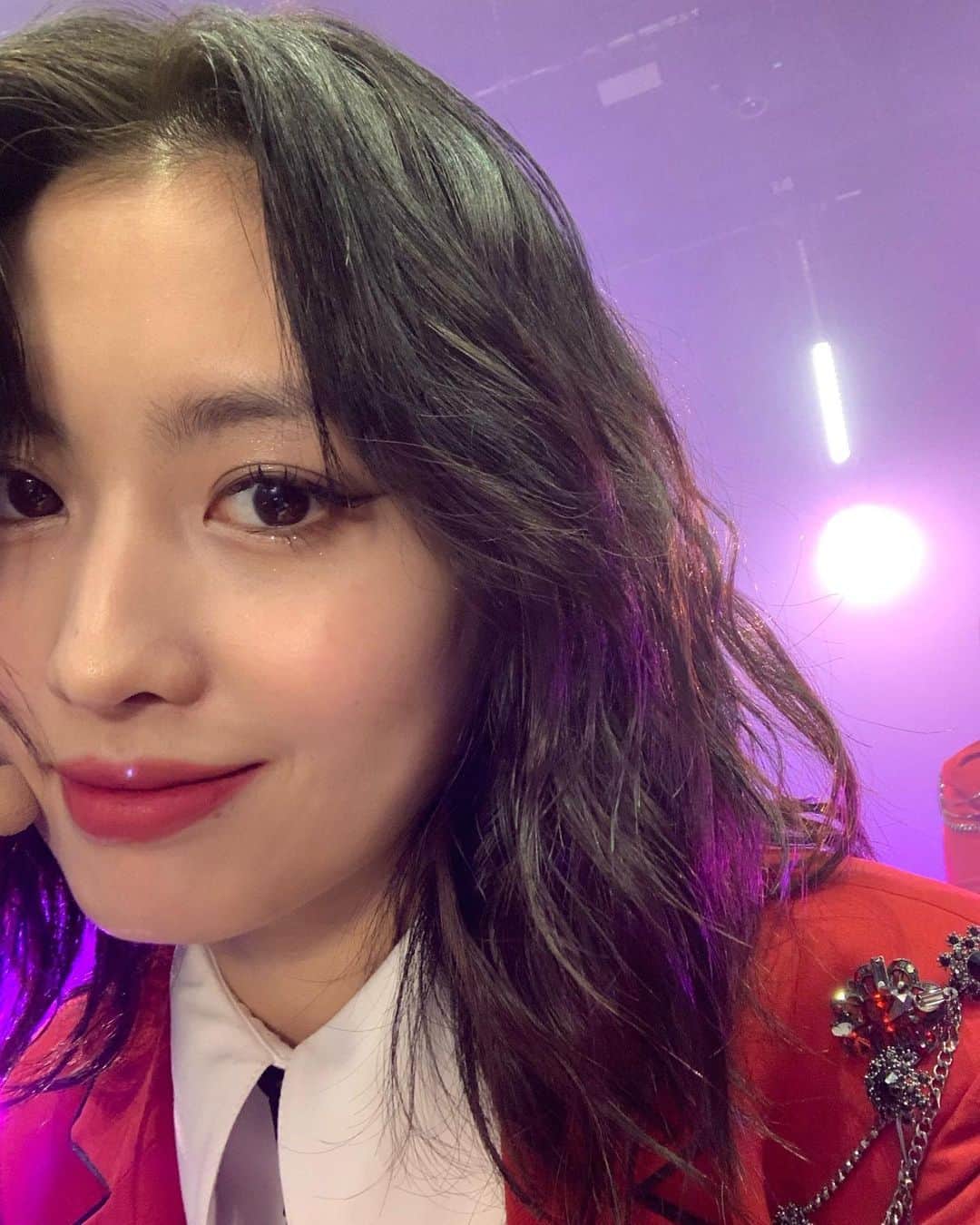 モモのインスタグラム：「perfect world ❤️ -  #MOMO #트와이스 #모모 #平井もも #もも #TWICE」