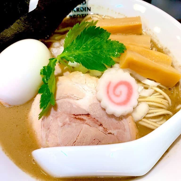小松利昌のインスタグラム：「濃厚ニボシラーメン！ クリーミーでコクの深いsoup！ 美味しかったぞ！ #煮干兄弟 #ラーメン #高円寺」