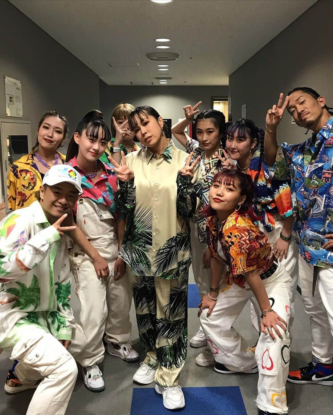 AIさんのインスタグラム写真 - (AIInstagram)「今日は音楽の日でした✨✨✨アラジンの主題歌で共演した京本さんも本当にありがとうございました！！！  出演者の皆さんの歌でまたこっちも元気をもらいました✨✨✨音楽はやっぱいいですね✨✨✨  見てくれたみんな、いつも支えてくれてありがとうね！！今日もみんなのおかげで頑張れました💪💪💪💛💛💛💛  ハピネスで一緒にでてくれたダンサーのKINGとQINGもいつも最高のパワーでありがとう🔥🔥🔥❤️  また音楽の日も出れて嬉しかったです！！スタッフの皆さんもきっと色々考えて作った番組で最高でした！  長渕さんも最高だったな🔥🔥🔥💪💪💪さすがでした！！！  とにかく今日も感謝の１日でした🙏🙏🙏❤️  皆さんもどうか楽しんでますように✨✨✨✨またねー！！！お疲れ様でしたーーーーーー✨✨✨✨🙏🙏🙏🙏🙏  @tbs_ongaku  @sixtones_official  @kingofswag143  @qingjapan   @semoh_official  @ujoh.official   #音楽の日  #京本大我 #アラジン  #ai  #ハピネス」7月17日 21時24分 - officialai