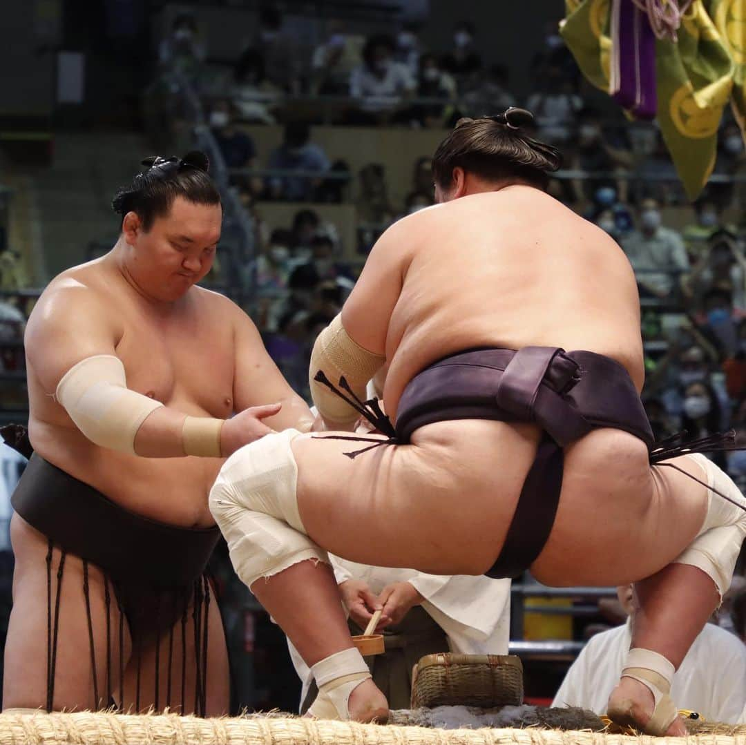 日本相撲協会さんのインスタグラム写真 - (日本相撲協会Instagram)「名古屋場所十四日目  幕内優勝は、明日千秋楽で白鵬と照ノ富士の直接対決により決定します！  @sumokyokai  #大相撲 #sumo #相撲 #力士 #お相撲さん #japanphoto #sumowrestlers #japanculture  #7月場所 #七月場所 #名古屋場所 #名古屋 #ドルフィンズアリーナ #徳勝龍 #剣翔 #志摩ノ海 #琴ノ若 #玉鷲 #宇良 #御嶽海 #照ノ富士 #白鵬」7月17日 21時35分 - sumokyokai