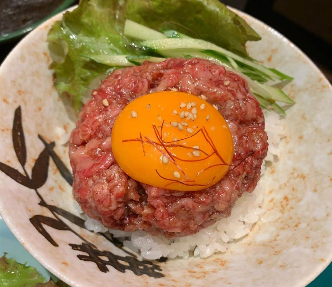 大槻ひびきさんのインスタグラム写真 - (大槻ひびきInstagram)「静龍苑で焼肉食べてきたよ😊 なかなか予約とれないお店だから 行けてよかったー！ どれもおいしくて 特にユッケ、タン、 卵スープホルモン 美味しかったなー🥰 #焼肉 #静龍苑」7月17日 22時28分 - yanhibi0221