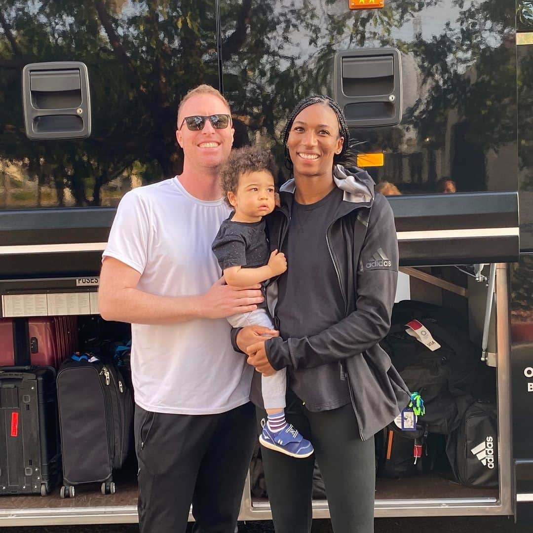 フォルケ・アキンラデウォのインスタグラム：「Heading to Tokyo without my crew, but carrying them in my heart to give me strength! 🖤The journey isn’t over yet 🇺🇸#olympics #tokyo2020 #teamusa #23STRONG」