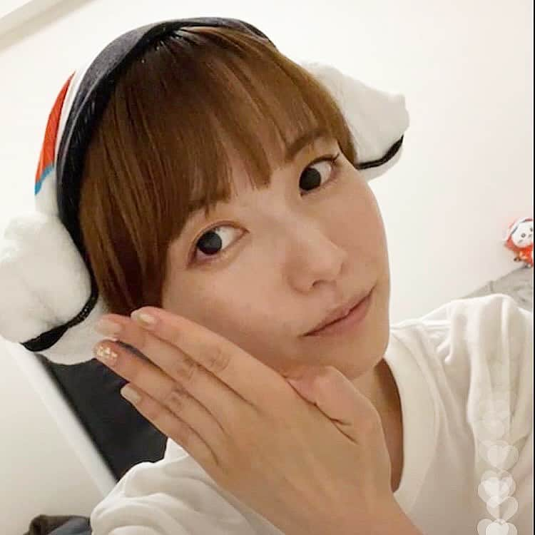 樺澤まどかさんのインスタグラム写真 - (樺澤まどかInstagram)「ネイル💅. . ネイルを見て欲しいのか 自分を見て欲しいのか 分からない写真🍊. . 完全にお任せのオーダーで こんな可愛い爪にしてくれる アーティスト杉本さん @wearnail.kei  いつもありがとうございます🧡. .  インスタライブをみてくれた方が スクショを送ってくれたので お気に入りショットを貼りました. . 歌って踊っての長時間インライを 呆れずみてくれてありがとうございます🙇‍♂️. . フォロワー様も1万人を超えて とっても嬉しいですね❤️‍🔥. . もっともっと頑張って 夢を叶えてやります🔥. . これからも宜しくお願い致します. . #樺澤まどか #吉本坂46  #ネイル #ネイルアート #ニュアンスネイル #オレンジ #時計仕掛けのオレンジ #ショート #ショートヘア #ショート女子 #マッシュ #マッシュショート #ヘルメット #ちいかわ #羊タオル #羊 #ピアノ #卑屈の歌 #マスク美人コンテスト優勝 #そんなことないよ待ち」7月18日 0時36分 - kabasawa_madoka