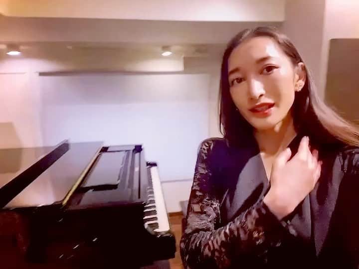 ELISAのインスタグラム：「スタジオ★スタジオ★ ( ゜∀゜)o彡°っ( ゜∀゜)o彡° ★ 　  久しぶりにスタジオで練習したよ🎶 グランドピアノ🎹、相当あがった〜💖  ※スタジオ行ったの本当は一昨日(つ(ｴ)⊂)w  #いい夢みてね❤️ #おやすみ🌙💤」