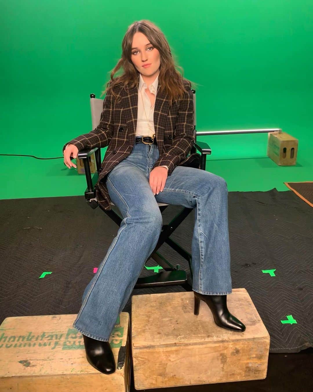 ケイトリン・ディーヴァーのインスタグラム：「& @ysl round two 🖤  #dearevanhansen !! …taking greenscreen background submissions as well」