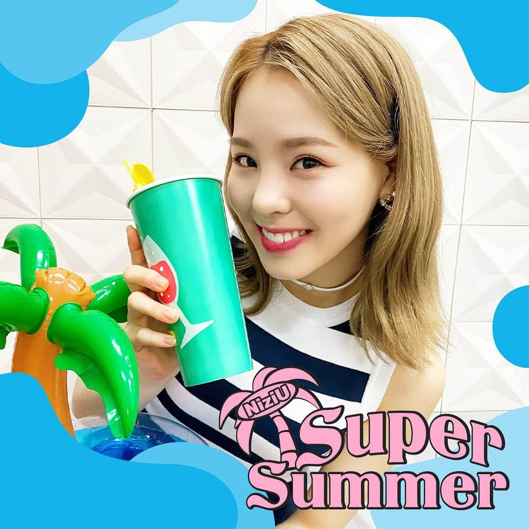 Niziさんのインスタグラム写真 - (NiziInstagram)「NiziU「Super Summer」out now  🐬MAKO🐬  最後はMAKOが来ました～🍋 WithUのみなさん、いい週末を過ごせましたか⁉️ また明日から始まる1週間も、楽しく元気よく頑張りましょうね～🧡  #NiziU #Super_Summer #MAKO」7月18日 20時01分 - niziu_info_official