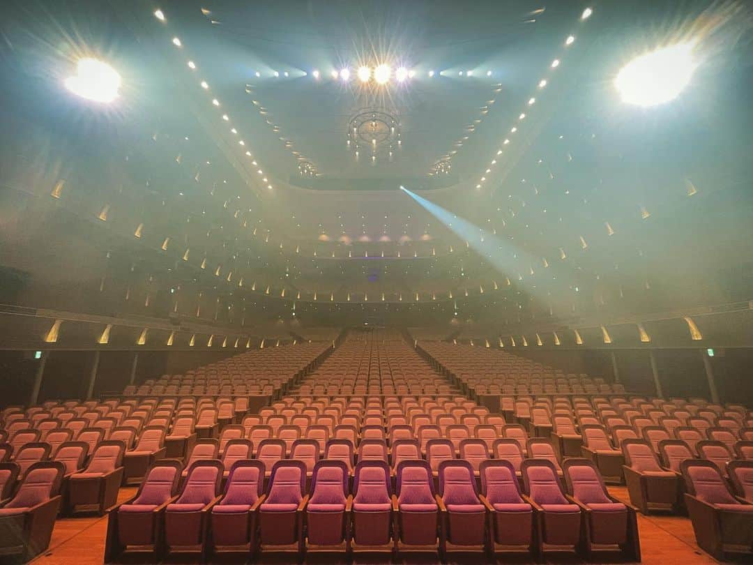 坂東慧のインスタグラム：「Little Glee Monster Live Tour 2020→2021 BRIGHT NEW WORLD 7日目、滋賀県びわ湖ホールでした！今日も攻め攻めでした🥁笑。 #littlegleemonster #リトグリ #リトグリ_余韻 #リトグリ_bnw #ジャズとは #アンバーとは #レゲエにした人」