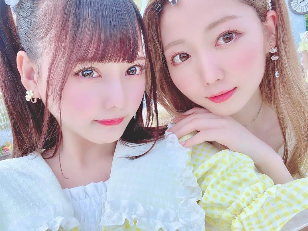 齊藤なぎささんのインスタグラム写真 - (齊藤なぎさInstagram)「🍖🎁 ⁡ ⁡ ⁡ ⁡ みりにゃって本当に優しいんだよ〜〜🐈💗 ⁡ ⁡ 実は今年の誕生日、みりにゃからサプライズするねって言われてたの🥺 ⁡ ⁡ なにかな〜〜って思ってたんだけど、 みりにゃから『ポスト見てー！』って連絡きたから家のポスト覗いたら箱が入ってて ⁡ ⁡ お肉のギフト券が入ってたの🥓 ⁡ ⁡ ⁡ 今年はこういう時期だし、ご飯食べに行ったりできないよねって思ってたからほんとに嬉しくて叫んじゃった😭💗 ⁡ ⁡ ⁡ 12時ぴったりに連絡もくれて直接あった時もおめでとうってたくさん言ってくれたよ🥺 ⁡ ⁡ いつも悲しい時とか辛い時も絶対寄り添ってくれるの. ̫ . ⁡ ⁡ ⁡ みりにゃーたんは永遠🥺 ⁡ #イコラブ #大谷映美里 #みりにゃ #齊藤なぎさ #なーたん #届いてなーたん #みりにゃーたん #idol」7月18日 20時12分 - saitou_nagisa