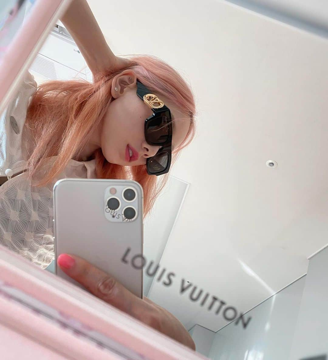 テヨン さんのインスタグラム写真 - (テヨン Instagram)「#광고 🕶 @louisvuitton」7月18日 20時26分 - taeyeon_ss