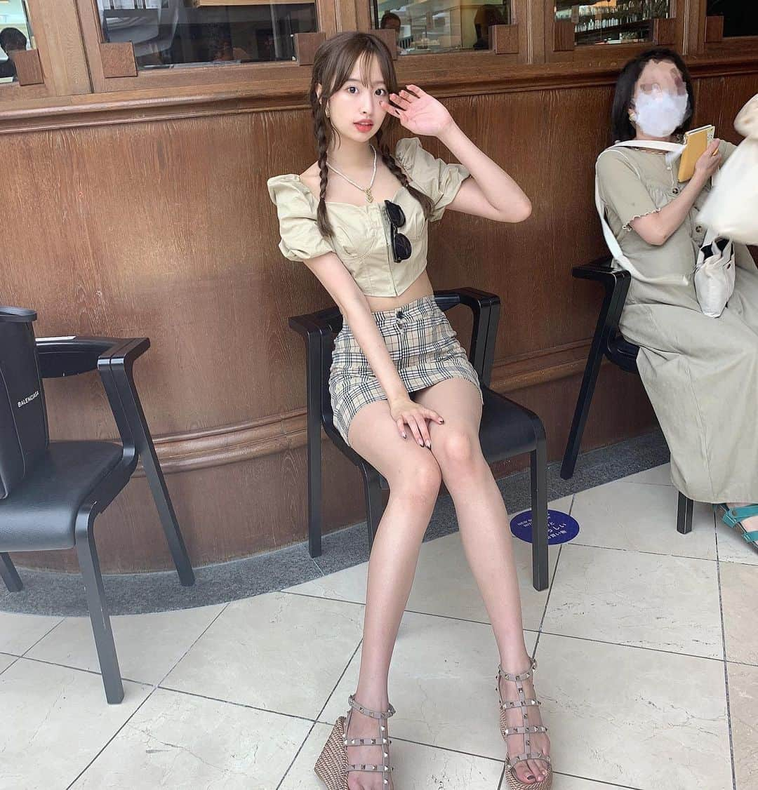 藤川らるむさんのインスタグラム写真 - (藤川らるむInstagram)「beige🤍 ⁡ ⁡ ⁡ ⁡ ⁡ ⁡ ⁡ #藤川らるむ #model #coordinate #女子高生#tokyo #tokyogirl #competitor #fitnessmotivation #makeup #jewelry #girl #bestrong #fashionstyle #タイハーフ#맞팔#y2k #beautifulleg #脚スタグラム #らるむぅのあし #脚 #美脚 #脚やせ #脚やせダイエット #脚やせマッサージ #パーツモデル #脚やせマッサージ #美脚倶楽部  #meltthelady #メルトザレディ #ベージュコーデ」7月18日 20時30分 - ralumu_00