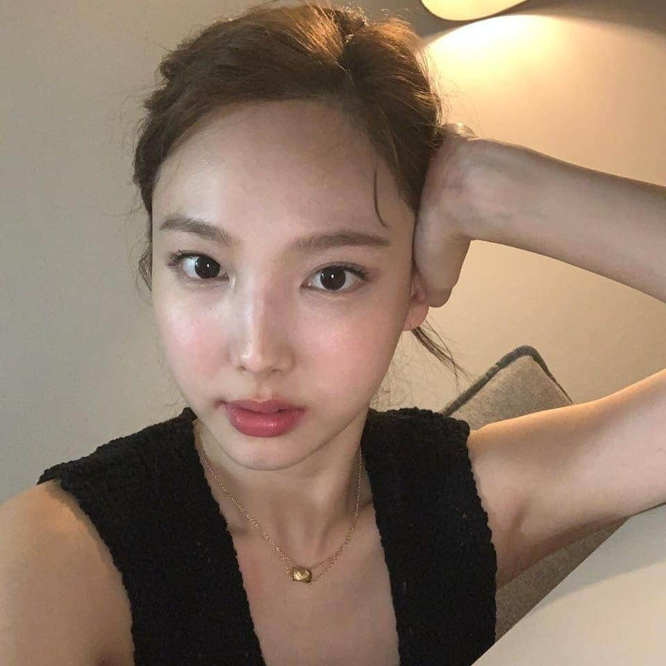 ナヨンさんのインスタグラム写真 - (ナヨンInstagram)「♪ 😍😍 © BUBBLE ↬#Nayeon #TWICE #나연 #트와이스 ♡」7月18日 20時40分 - twnayeon