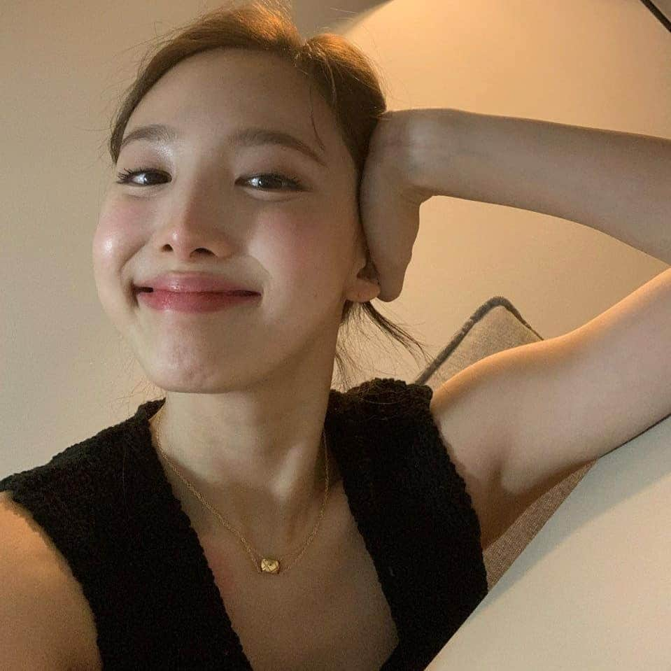 ナヨンさんのインスタグラム写真 - (ナヨンInstagram)「♪ 😍😍 © BUBBLE ↬#Nayeon #TWICE #나연 #트와이스 ♡」7月18日 20時40分 - twnayeon