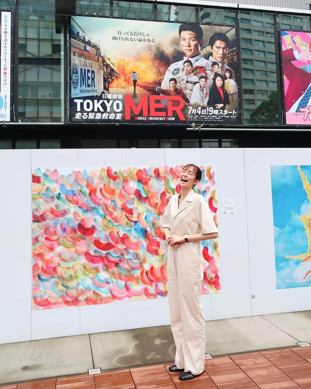 佐藤栞里さんのインスタグラム写真 - (佐藤栞里Instagram)「. 梅雨が明けましたね。 と思ったら猛暑がやってきました。 水分補給をしっかりして 暑い夏を元気に過ごしてくださいね☺︎  今夜は「TOKYO MER」第3話。 涼香はヘビになっております🐍 よろしくお願いします！ #tokyomer #ポスターと記念撮影しました #最近ヘビロテのオールインワン🐍 #2枚目にタグ付けました☺︎」7月18日 20時55分 - satoshiori727