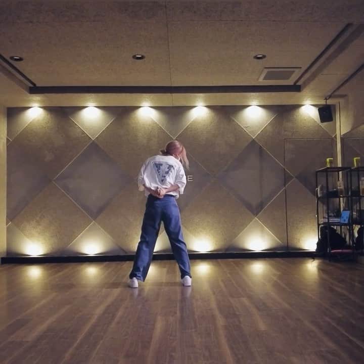 のインスタグラム：「． Answer @lilasikuta ❤︎ 1ヶ月も前ですが素敵なみんなの踊りを 思いを感じれるこの空間が本当に素敵でした。 みんな本当にいつもありがとう。  邦楽クラス７月は一度もできず ８月も少し調節中ですが９月からは 告知してるので是非フォローしてください💙✨  @kahonna_info 🤍 #answer#幾多りら#yoasobi」