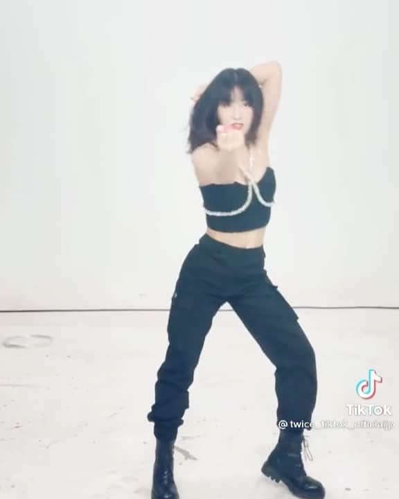 モモのインスタグラム：「TWICE「Perfect World」Dance MOMO ver🍑#TWICE #PerfectWorld #PerfectWorldDance #MOMO #モモ #트와이스 #모모」