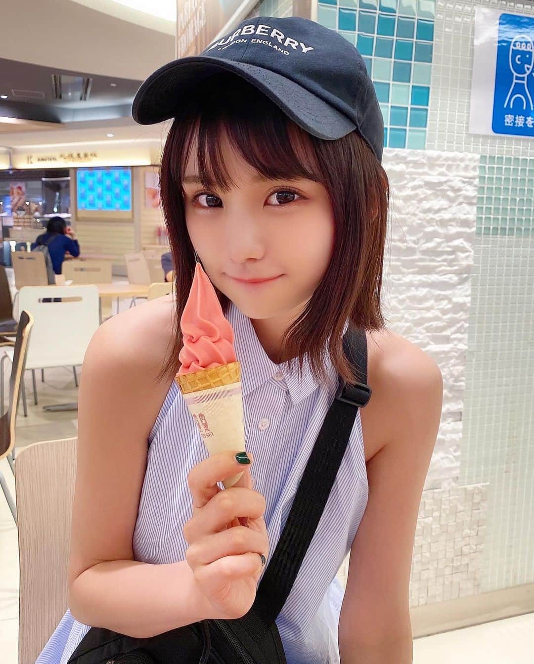 みもれもんさんのインスタグラム写真 - (みもれもんInstagram)「The rainy season was over in Japan, but the moment I was outside it was too hot and melted ☀️⚠️ By the way, it's the Olympics in a few days 💓! Please be careful about heat stroke! ・ ・ こんにちは〜🍋🤍 梅雨も空けて暑すぎますねぇ👙💓笑 外でた瞬間溶けちゃいそいですぅ🍦🥵☀️ みんなも夏バテしなぃように 沢山水分補給してくださいねっ✨ 良い週末を⊂( ・ ̫・ )⊃三🍑✌️ ・ ・  #mimoremon #camera #Japan #fashion #japanese #2021 #みもれもん #インスタグラビア #ショートヘア #ボブ #黒髪 #黒髪ボブ#カメラ #日本女孩 #大人女子 #一个人生活 #日本女孩」7月18日 12時55分 - mimore_mon0929