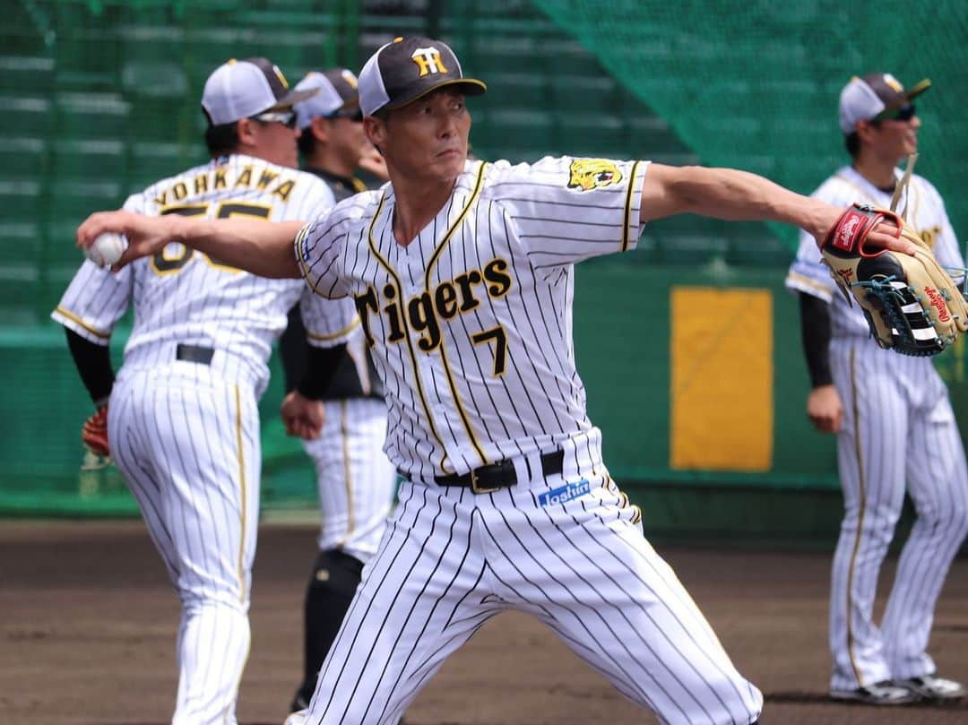 阪神タイガースさんのインスタグラム写真 - (阪神タイガースInstagram)「甲子園球場では、今日からチームの全体練習が始まりました！  #糸井嘉男 選手 #二保旭 選手 #陽川尚将 選手 #及川雅貴 選手 #植田海 選手 #阪神タイガース #挑超頂」7月18日 13時39分 - hanshintigers_official