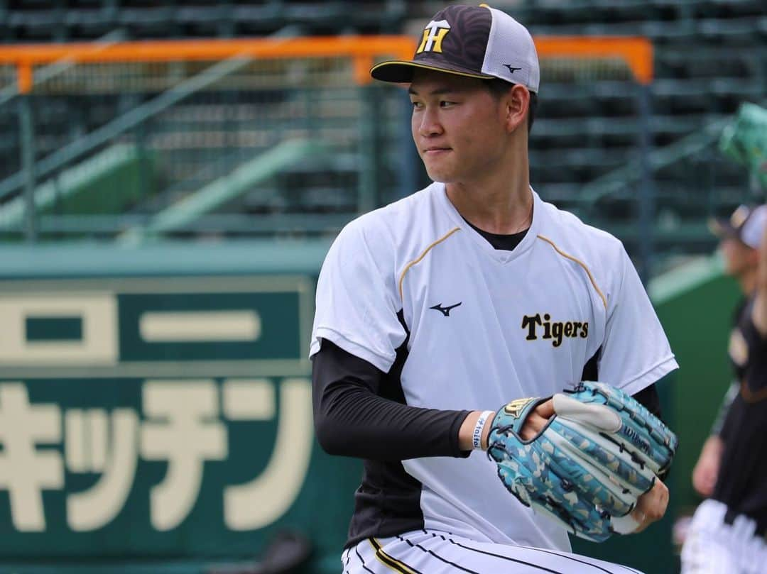 阪神タイガースさんのインスタグラム写真 - (阪神タイガースInstagram)「甲子園球場では、今日からチームの全体練習が始まりました！  #糸井嘉男 選手 #二保旭 選手 #陽川尚将 選手 #及川雅貴 選手 #植田海 選手 #阪神タイガース #挑超頂」7月18日 13時39分 - hanshintigers_official