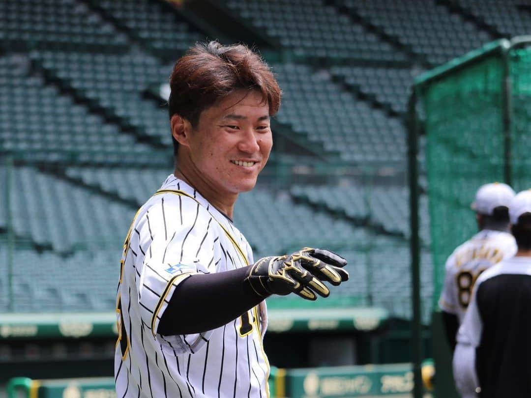 阪神タイガースさんのインスタグラム写真 - (阪神タイガースInstagram)「甲子園球場では、今日からチームの全体練習が始まりました！  #糸井嘉男 選手 #二保旭 選手 #陽川尚将 選手 #及川雅貴 選手 #植田海 選手 #阪神タイガース #挑超頂」7月18日 13時39分 - hanshintigers_official