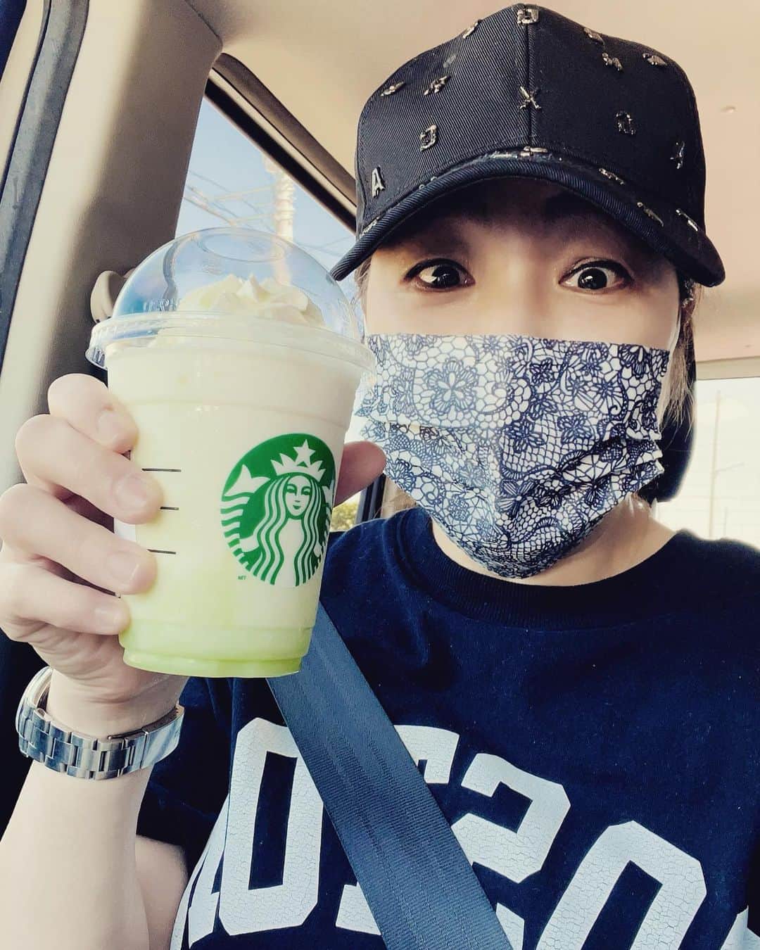 井上貴子のインスタグラム：「茨城 メロン  いがっぺ クリーミー フラペチーノ®  ご当地スタバの茨城をゲット^ ^ 47都道府県出ている中の アタシの中ではコレが1番飲みたくて。  普段フラペチーノは飲まないし  最近コーヒーも紅茶も飲まなくなったから  久々のスタバ^ ^  想像通り…いや…想像以上に 美味しかったーーー^ ^  明日も飲んじゃおっかな！！  ちなみに千葉は みたらしって書いてあって…  怖いもの見たさ的な…  飲んでみたい気もするし ひとくち飲んで もういらないってなるのも怖いし。  しかし メロン🍈🍈  マヂで「いがっぺ」  Happyで^ ^  プロフィール画面に記載のURLより 通販サイト「神取屋」に飛べます^ ^  コロナ禍に携わる全てのお仕事の皆様。 心から感謝しています。 引き続き油断せずお気をつけてお過ごし下さいませ。 #井上貴子  #LLPWX #女子プロレス #紅緒と柊音 #トイプードル #47都道府県スタバフラペチーノ #茨城県いがっぺメロン #www.instagram.com/llpwxofficial #llpwxインスタあります #LLPWXYouTube再開です #チャンネル登録お願い致します #カンドリーチキンカレー売れてます #神取テレビチャンネル登録お願いします #LLPWX通販サイト神取屋 #TikTokはじめてみた #Twitterも見てね #感謝 #STOPCOVID19」