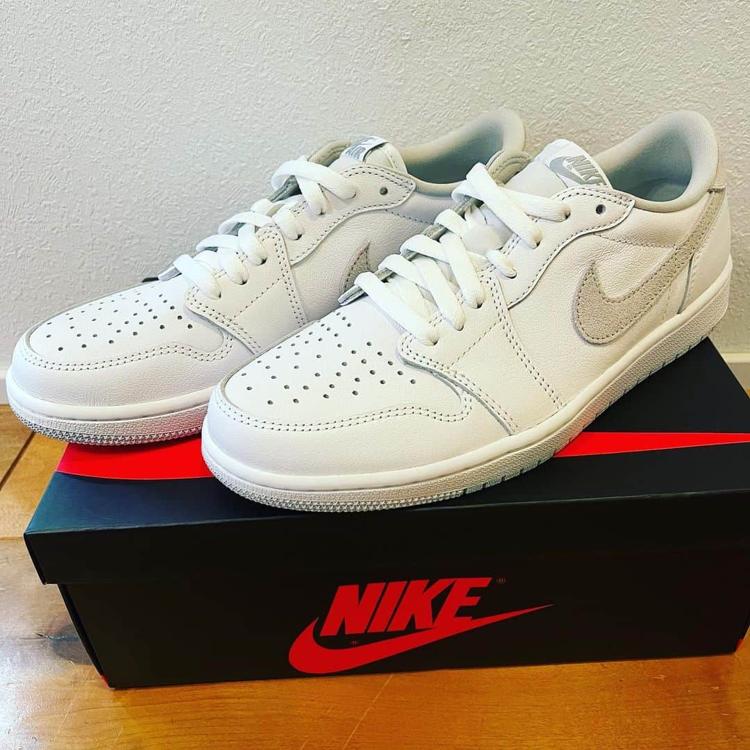 のインスタグラム：「． AIR JORDAN 1 LOW OG "NEUTRAL GREY" #jordan1low #neutralgrey」
