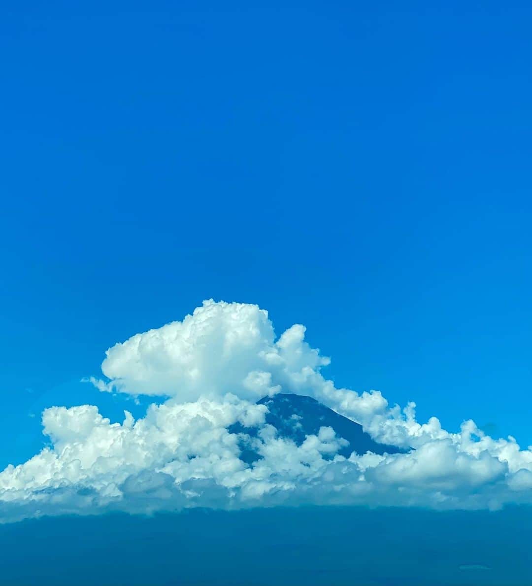 氷川きよしさんのインスタグラム写真 - (氷川きよしInstagram)「2021.7.18 Mt. Fuji today🗻  by kii  #氷川きよし #hikawakiyoshi #富士山 #kii #bykii #キヨラー」7月18日 16時46分 - hikawa_kiyoshi_official