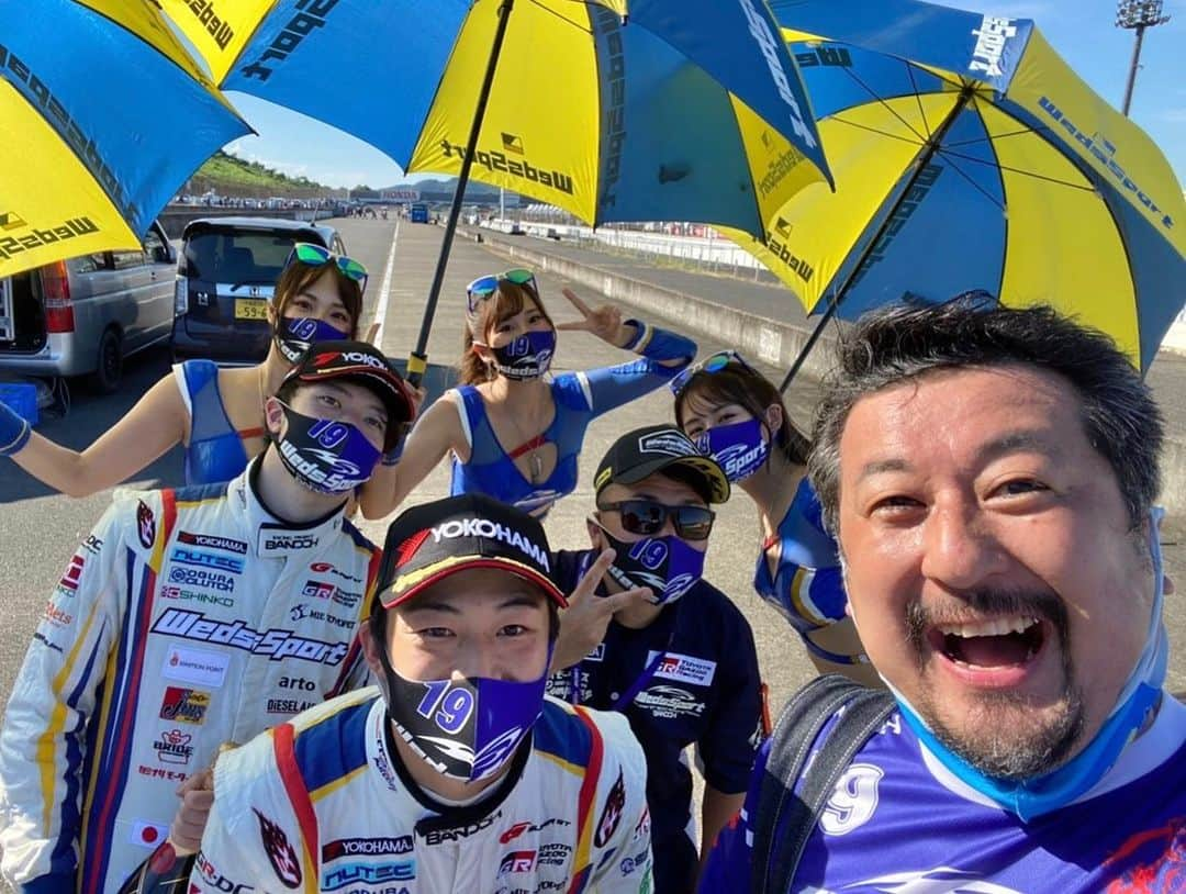 霧島聖子さんのインスタグラム写真 - (霧島聖子Instagram)「SUPER GT Rd.4茂木 決勝お疲れ様でした🏁 TGR TEAM WedsSport BANDOH 19号車は2番手からスタートし、 前半は国本選手による華麗なオーバーテイクで 1位に浮上する場面も😳✨ ピットアウトの際に2位となりますがそこから 1号車に迫っていく宮田選手の熱い走行にも 目が離せませんでした…！😊 最初から最後まで大興奮🔥  そして19号車は2位でフィニッシュし、 今期初となる表彰台を獲得しました！！🥈✨ チームへの思いを届けて下さった皆さん 応援ありがとうございました💙 次戦鈴鹿も私たちTGR TEAM WedsSport BANDOHと共に 爆走しましょーー！🔥  #wedssport #wedssportracinggals #racequeen #RQ #circuit #twinringmotegi #racingprojectbandoh #RPB #それいけ坂東ちゃん #costume #supergt #tgrteamwedssportbandoh #wedssportadvangrsupra #sgt #race #レースクイーン #19号車 #スワイプしてね #表彰台 #2位  #🥈 #おめでとうございます #爆走坂東組」7月18日 18時17分 - seiko_kirishima