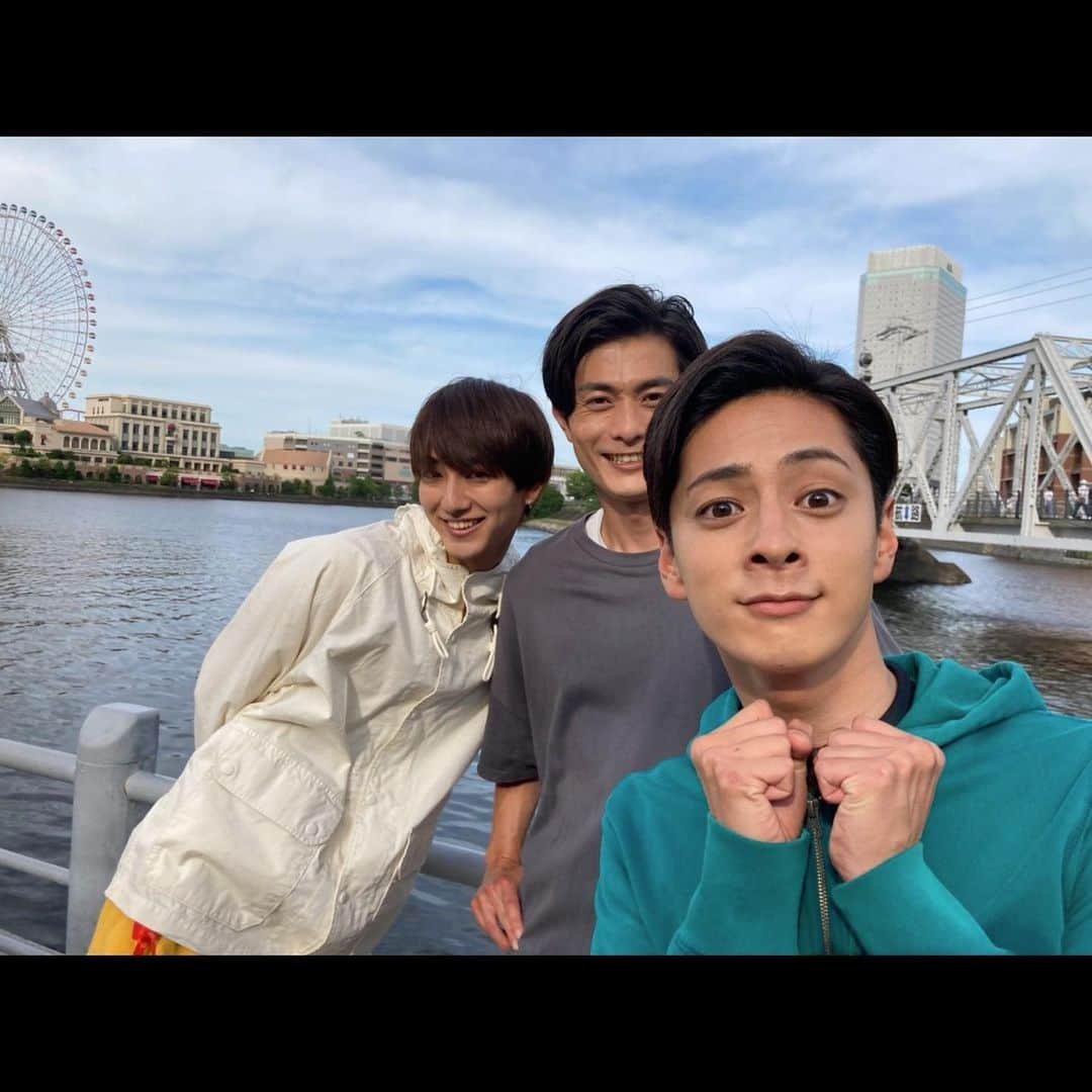 山口貴也さんのインスタグラム写真 - (山口貴也Instagram)「本日9:00〜10:00 スーパーヒーロータイムいかがでしたでしょうか  普段見られない姿も少し見えたのでは！  "何故踊るんですか？" と言いつつ、増子君に踊り方教わりました。笑🤫  映画"スーパーヒーロー戦記"の公開は7月22日です！ 初日舞台挨拶も登壇しますので、お楽しみ！ #仮面ライダーセイバー #機界戦隊ゼンカイジャー #スーパーヒーロー戦記  フリントちゃんの姿を確認できた時のゾックスさん良かったですよねー  ちなみに牛の声やってました笑」7月18日 19時29分 - takaya_yamaguchi_official