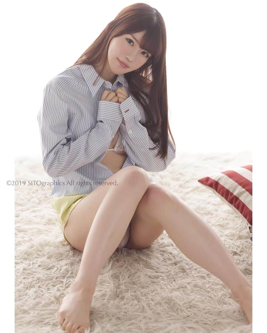 シト山口のインスタグラム：「ちひろちゃんの可愛さは、また別格😆💕 model #鈴木ちひろ @chihiro0917_  photo シト山口 @sito_yamaguchi  #彼シャツ　#可愛い #水着 #swimwear ©︎2020 SITOgraphics all right reserved.」
