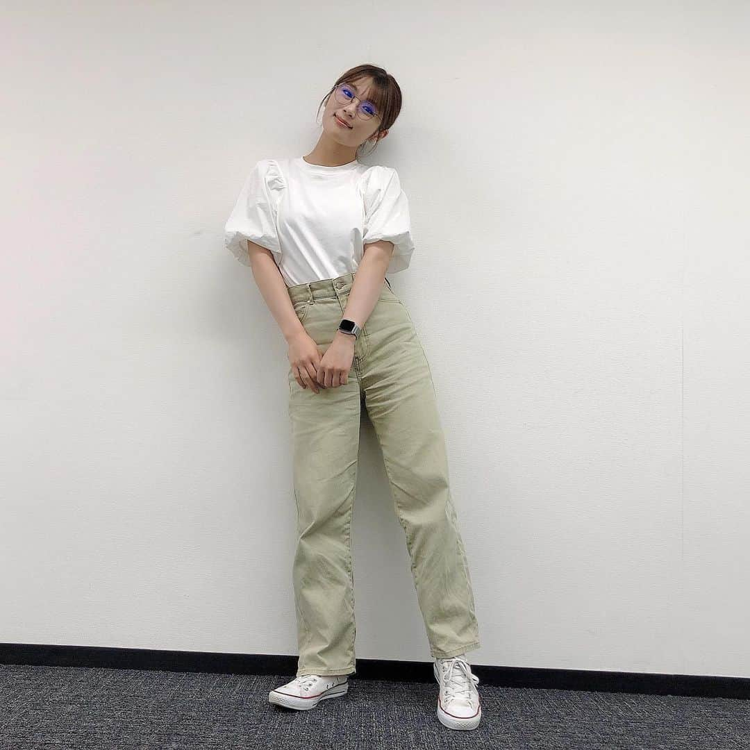 渋谷凪咲さんのインスタグラム写真 - (渋谷凪咲Instagram)「☺️👖👟⌚️🤍  （Tシャツもパンツも @urban_research ！）  #ナギッション #私服 #今日は #オンラインお話し回 #ありがとうございました 🌼 #なぎちゃんズ #センキュー！！笑」7月18日 22時08分 - nagisa_nikoniko