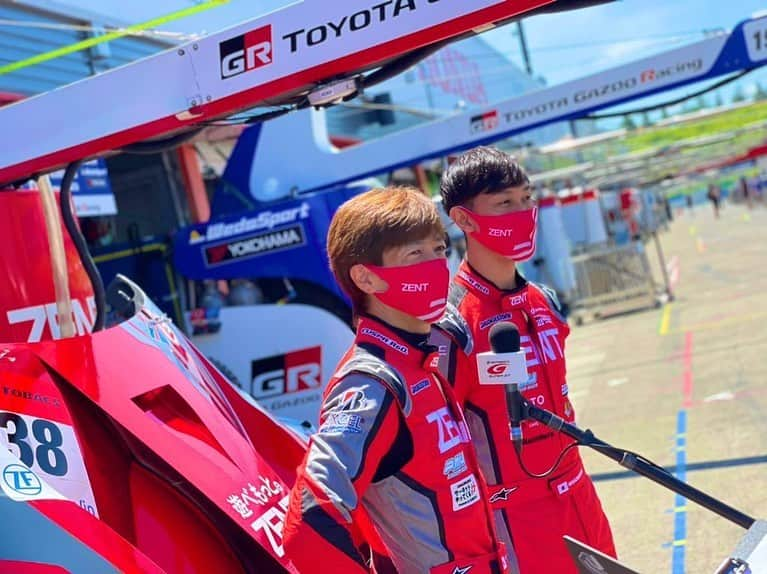 藤井マリーさんのインスタグラム写真 - (藤井マリーInstagram)「#SUPERGT Rd.4 ツインリンクもてぎ  ❤️TGR TEAM ZENT CERUMO 🚗ZENT CERUMO GR Supra  7/17.18に開催されましたスーパGT第4戦茂木！  第3戦鈴鹿が延期になり、二ヶ月ぶりのGT開催にみなさんワクワクしていたと思います🤤💓  予選結果は Q1 石浦選手が見事に突破 Q2 立川選手が8番手タイム！  タイムの削り合いが厳しい戦いでしたね！ 決勝は予選結果により8位からスタート💨  梅雨明けし、夏が本領発揮しだし茂木は快晴！！  滝のように汗をかくほどの気温に心配の声などもありましたが、 チームメンバー、マシン、タイヤ共にトラブルなく無事に完走し8位でチェッカーを受けました🏁  GT500クラスの赤い車が3台並んでいる時や、FCY中に4台団子になっていたときのハラハラドキドキが凄かったですね😭😭  悲願の表彰台を目指して次戦鈴鹿もがんばります！  皆様も一緒にチームの応援を宜しくお願い致します🙇‍♀️✨  #SGT #supergt2021 #ZENT #zentsweeties #TOYOTA #toyotagazooracing #grsupra #CERUMO #モータースポーツ #モータースポーツ好きな人と繋がりたい #勝利の女神 #車 #ニーハイブーツ  #脚 #スポーツカー  定期プロフィール🥀  #くびれ 55cm #おしり 1m #砂時計くびれ  #レースクイーン #グラビアアイドル #talent #mixgirl  #骨格ストレート #トレーニング女子 #ボクシング女子 元 #美容部員 #ショートカット #japanesegirl #藤井マリー」7月18日 22時41分 - fujimary_6